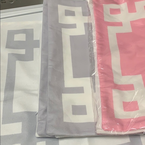 STUNNING GRAY PILLOW - Picture 8 of 8